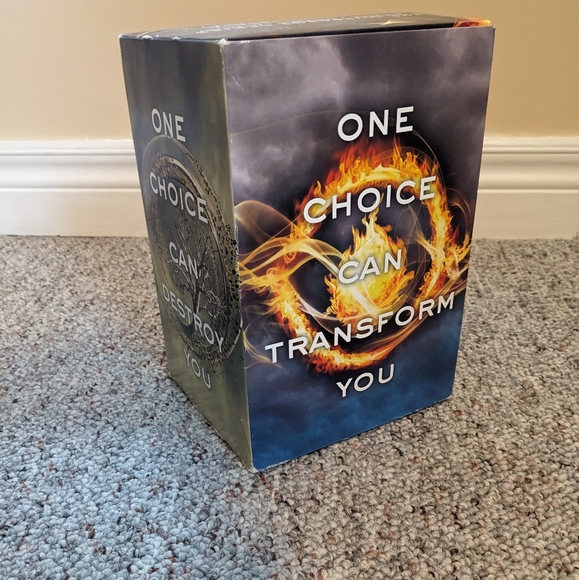 Divergent Trilogy Hardcover Boxset - Picture 2 of 2